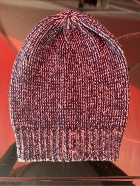 GAP Women’s Knit Beanie - Navy and White
